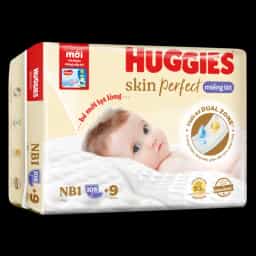 Miếng lót lọt lòng Huggies Skin Perfect size NEWBORN1 (108 miếng, dưới 5kg) - img_01KBWRZFYGMJXFSEWVXBSYP4NK